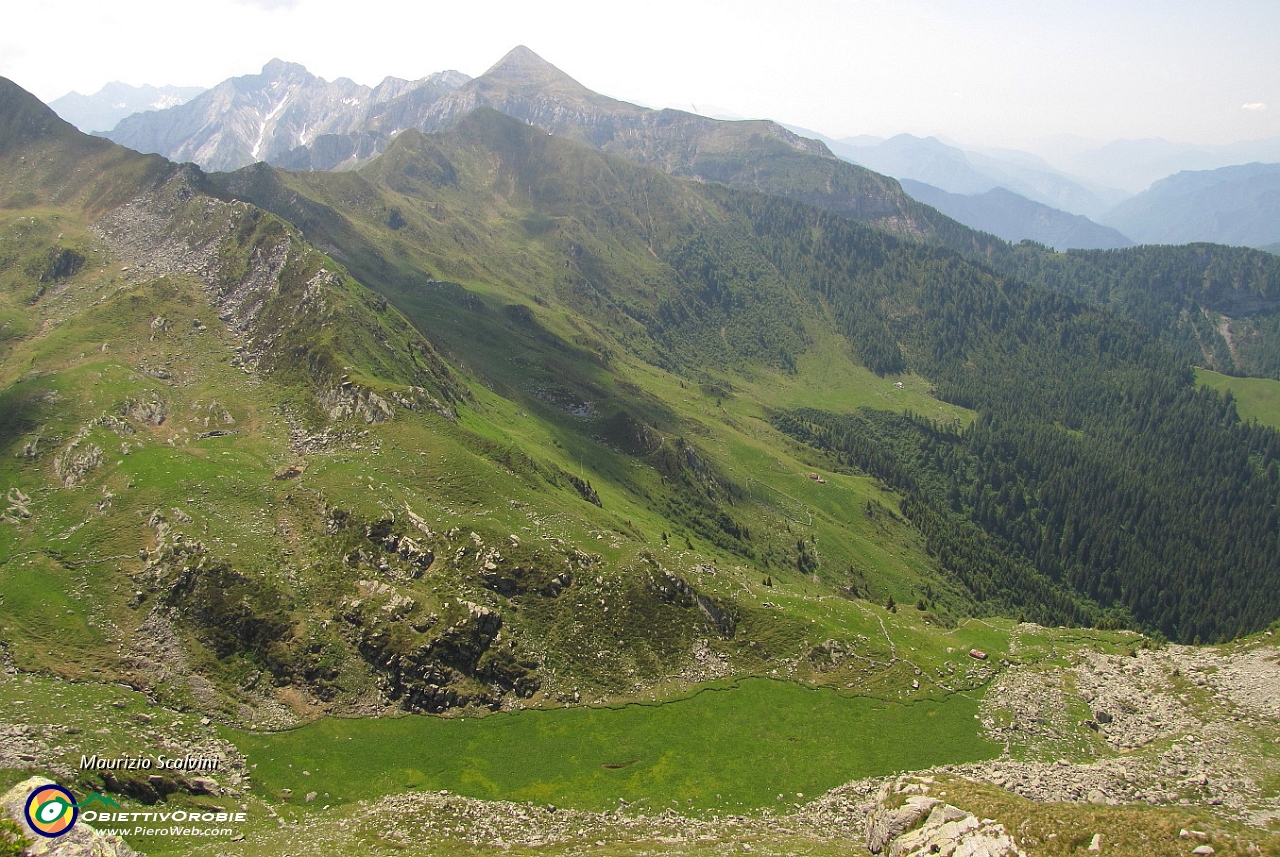 44 Dall'Azzaredo, il bellissimo lago di romice della Baita Piedivalle....JPG